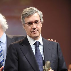 Ernesto Sáenz de Buruaga recibe su Micrófono de Oro 2011