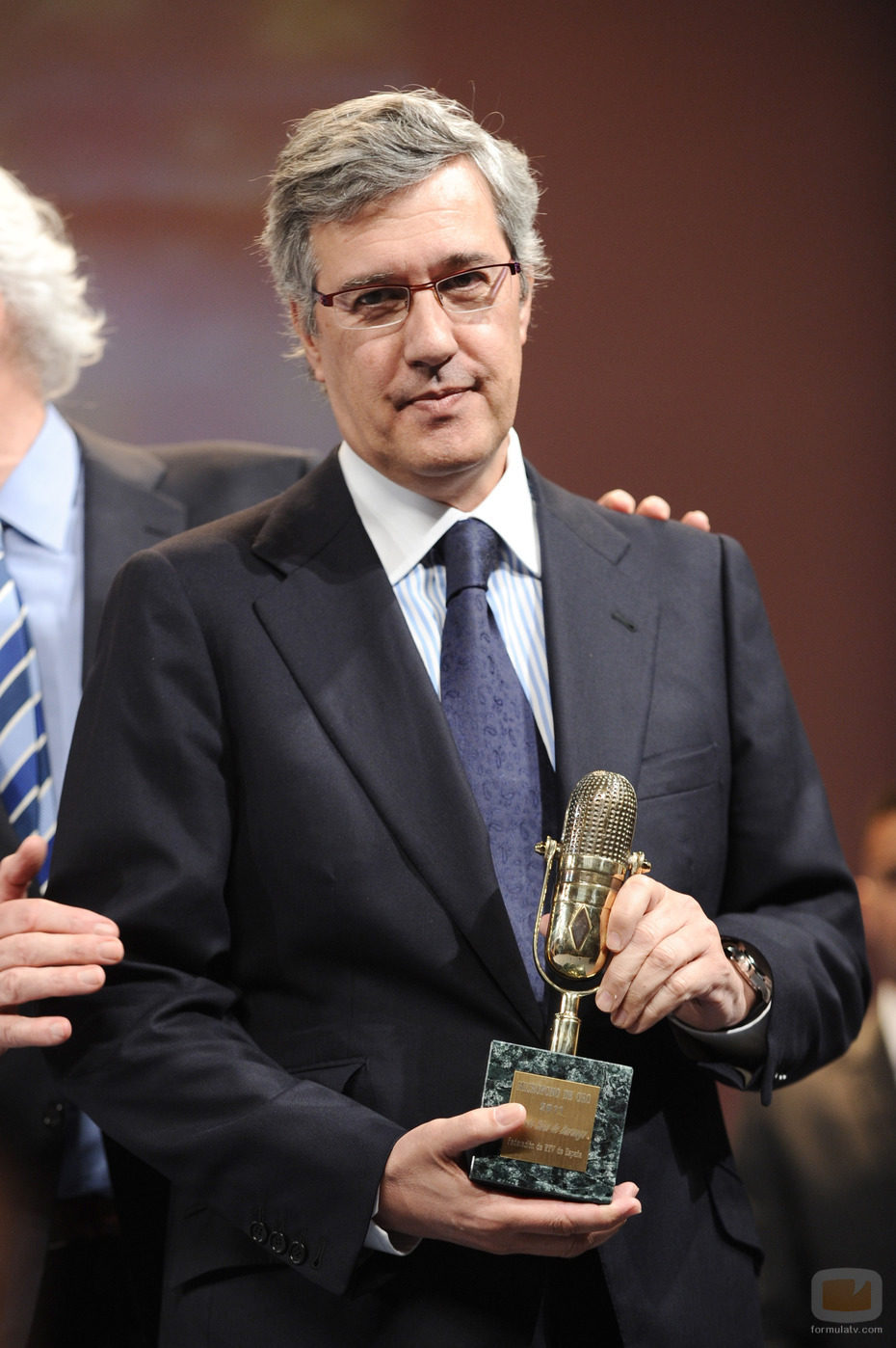 Ernesto Sáenz de Buruaga recibe su Micrófono de Oro 2011