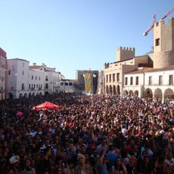 Una multitud en la Caravana de Palomos de 'El intermedio'