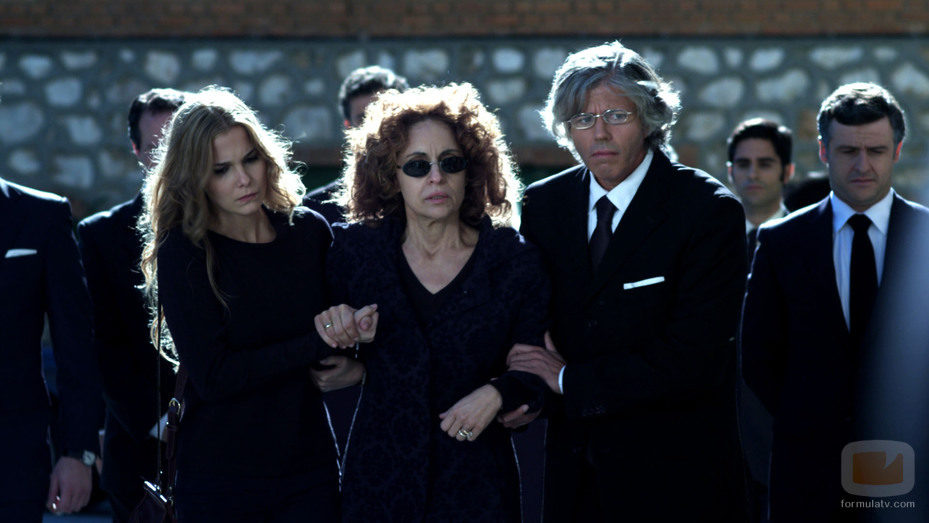 'La Duquesa' y sus hijos en el funeral de Jesús Aguirre