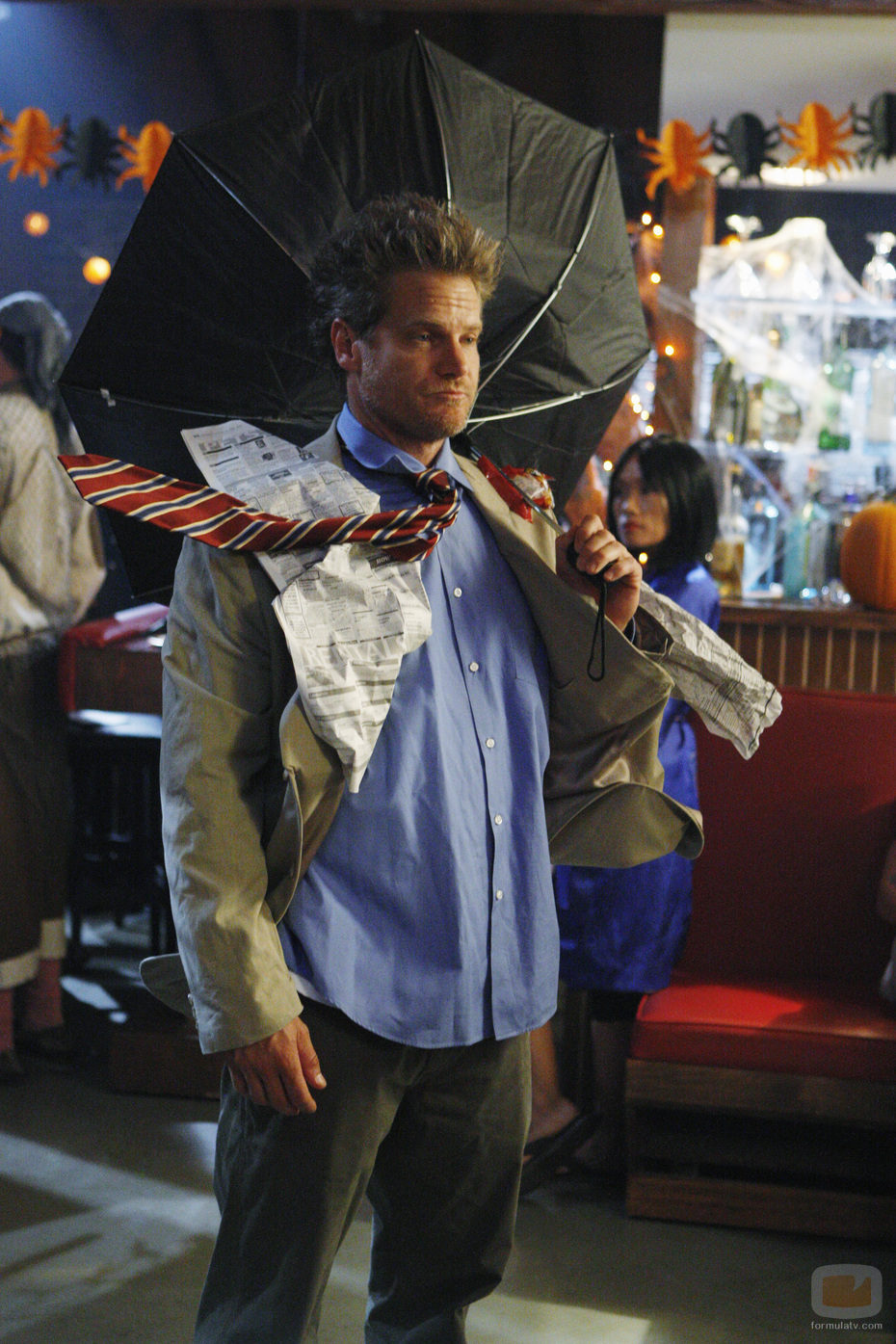 Bobby, como el hombre del viento en 'Cougar Town'