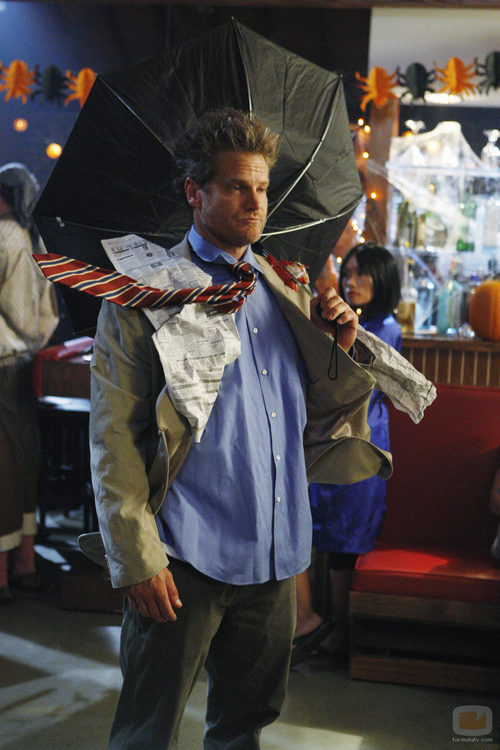 Bobby, como el hombre del viento en 'Cougar Town'