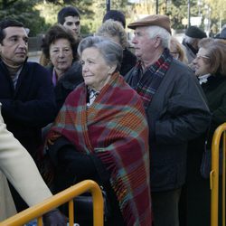 Herminia, Desi y Clara hacen cola para despedir a Franco en 'Cuéntame cómo pasó'