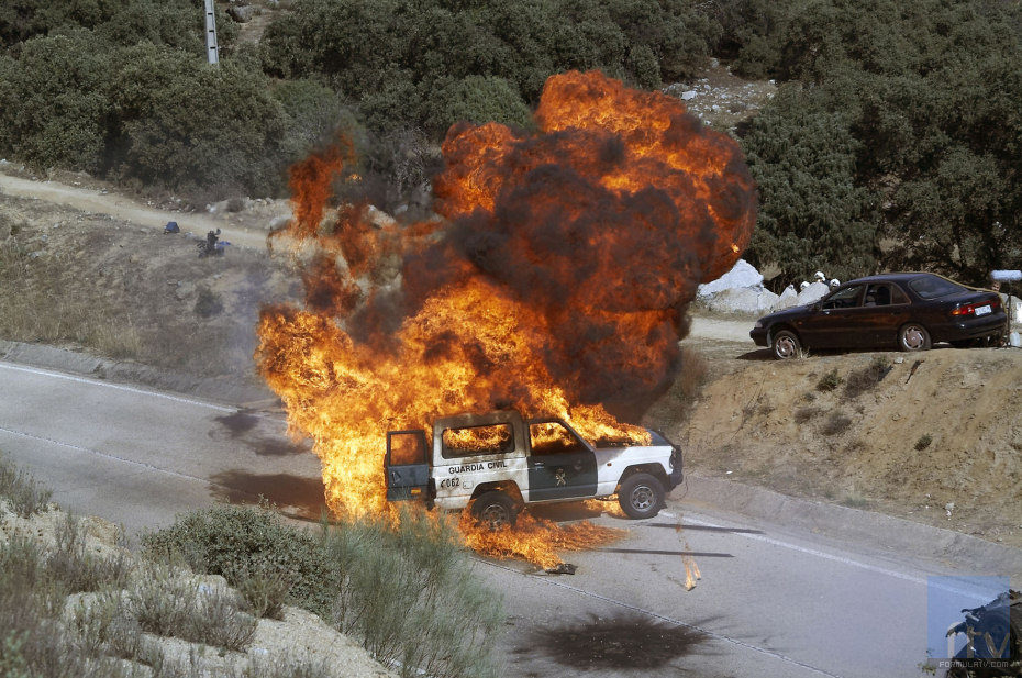Explosión de un coche de la Guardia Civil