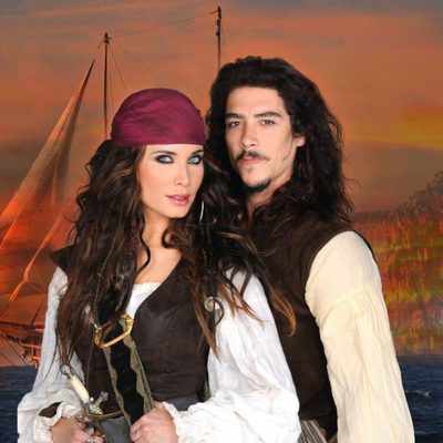 Álvaro Mondego y Carmen, de 'Piratas'