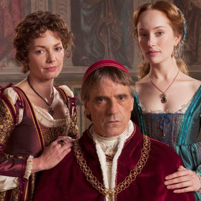 Joanne Whalley, Jeremy Irons y Lotte Verbeek