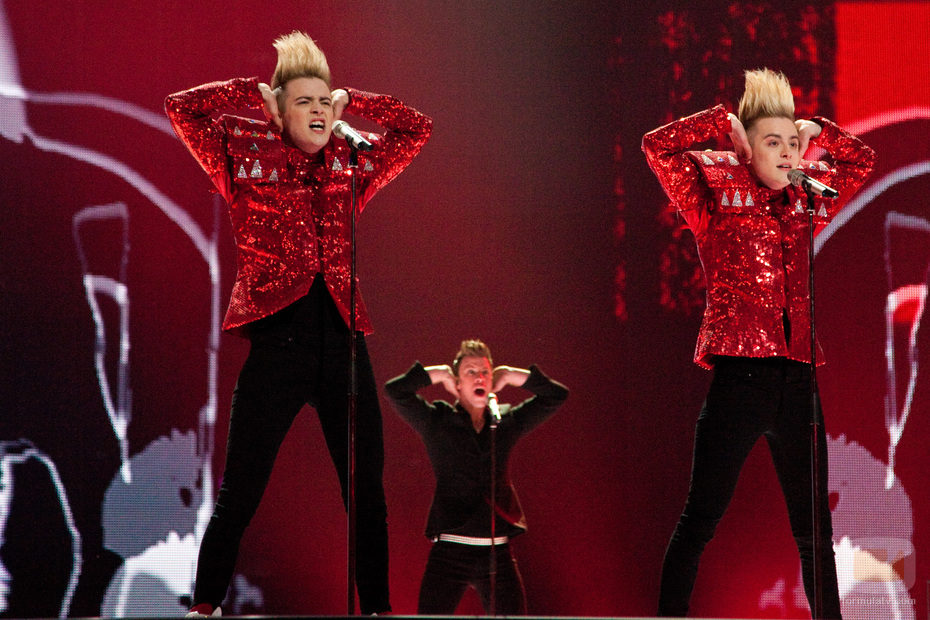 Jedward (Irlanda) en la final de Eurovisión 2011