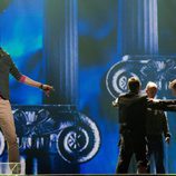 Loucas Yiorkas feat. Stereo Mike (Grecia) en la final de Eurovisión 2011