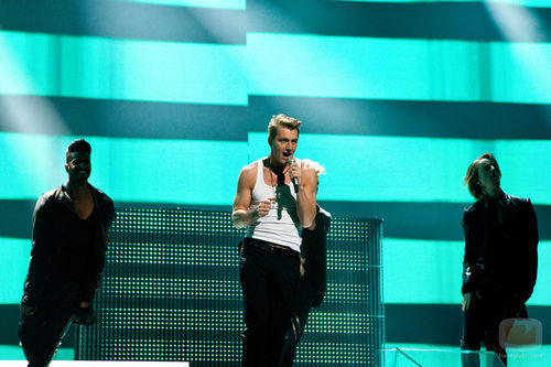 Alexej Vorobjov (Rusia) en la final de Eurovisión 2011