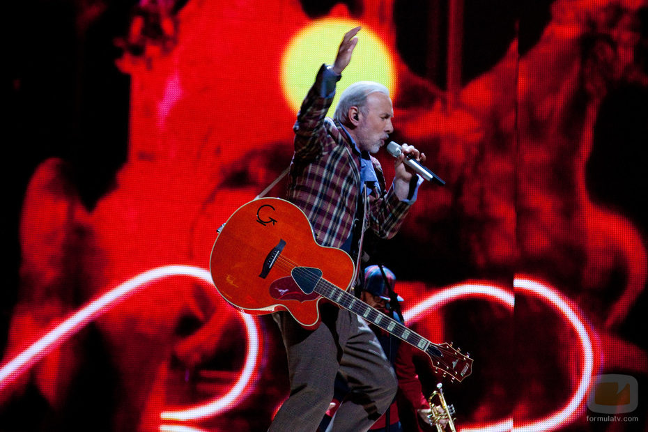 Dino Merlin (Bosnia Herzegovina) en la final de Eurovisión 2011