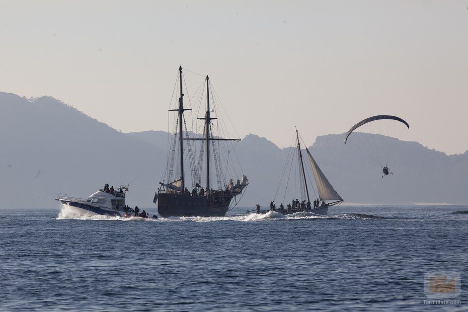 Imagen exterior del abordaje de los piratas
