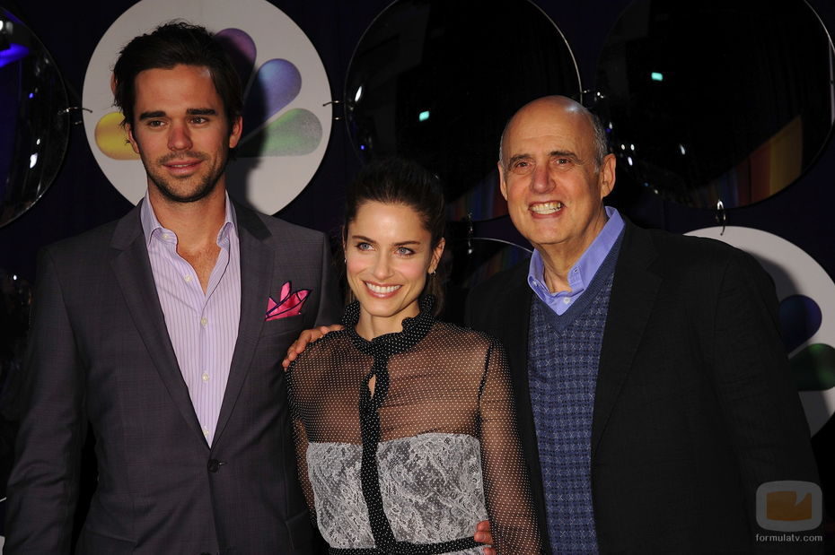 Elenco de 'Bent' en los Upfronts de NBC