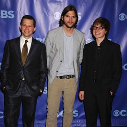John Cryer, Ashton Kutcher y Angus T. Jones de 'Dos hombres y medio'