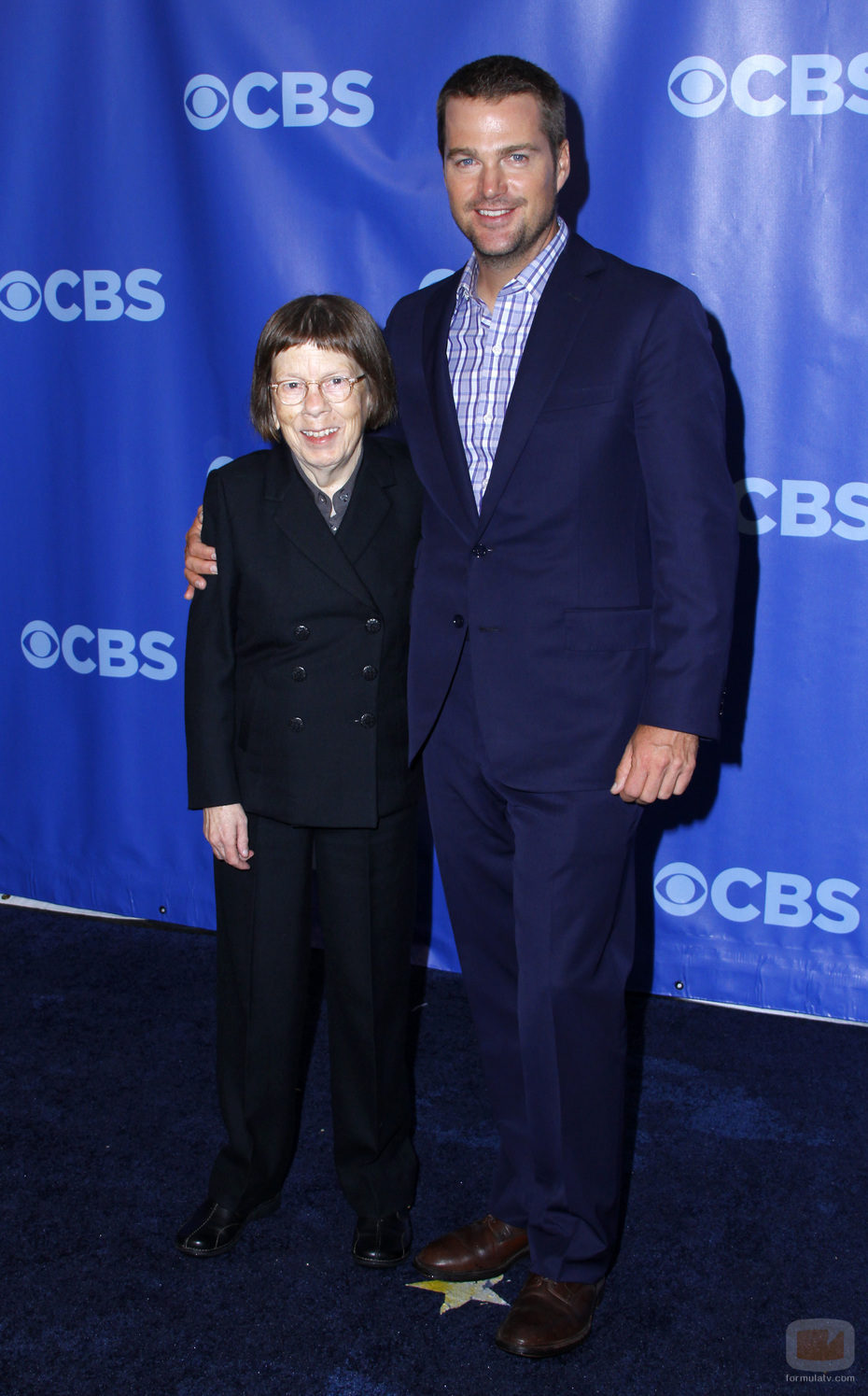 Linda Hunt y Chris O'Donnell en los Upfronts 2011 de CBS