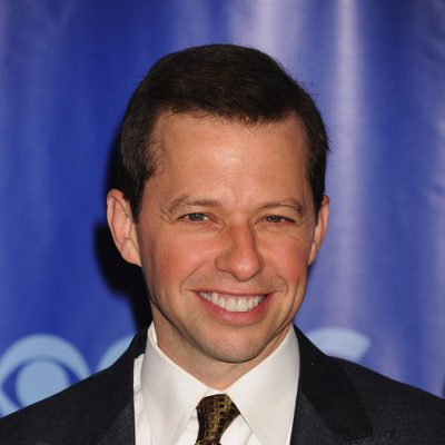 John Cryer de 'Dos hombres y medio' en los Upfronts 2011 de CBS