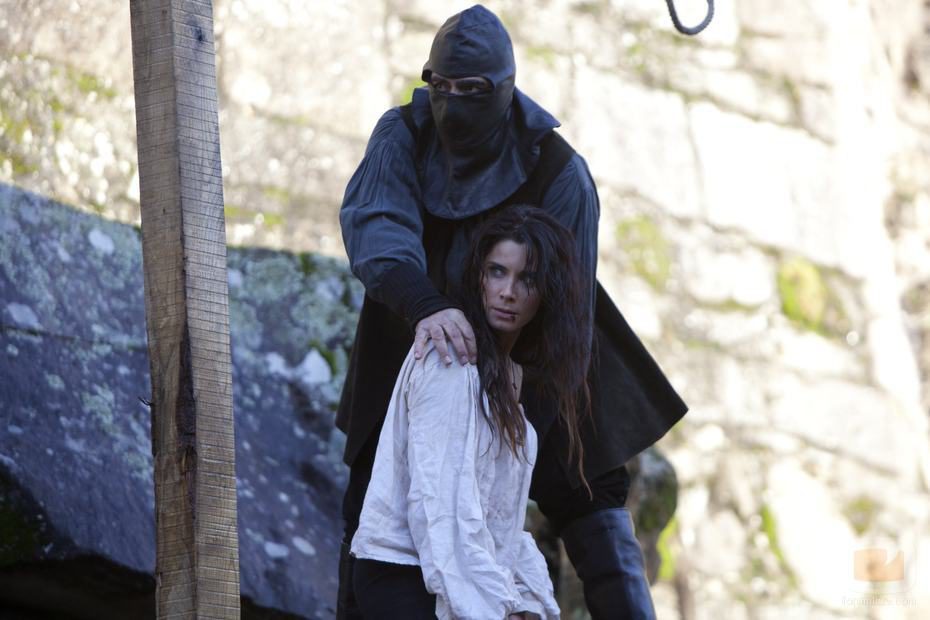 Pilar Rubio y su verdugo en 'Piratas'