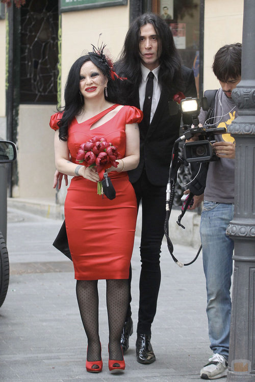 Alaska y Mario a su llegada al juzgado