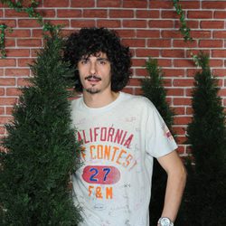 Antonio Pagudo detrás de un arbusto en 'La que se avecina'