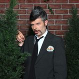 Coque (Nacho Guerreros) se esconde tras un arbusto en 'La que se avecina'