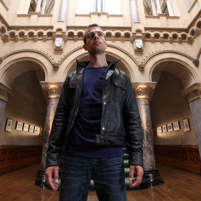 Theo James, en 'Bedlam'