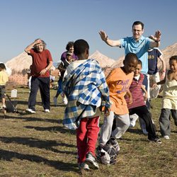 Leo con los niños de la ONG de Amador