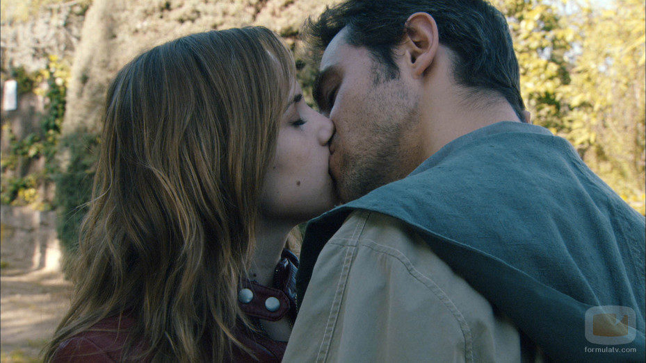 Valeria y Natael se besan en 'Ángel o demonio'