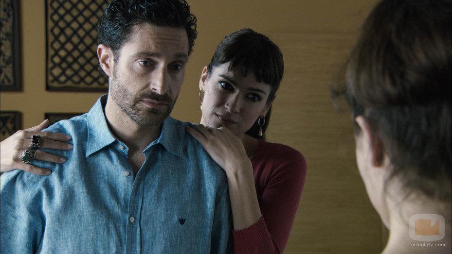 Alexia, en los brazos de su objetivo, en 'Ángel o demonio'