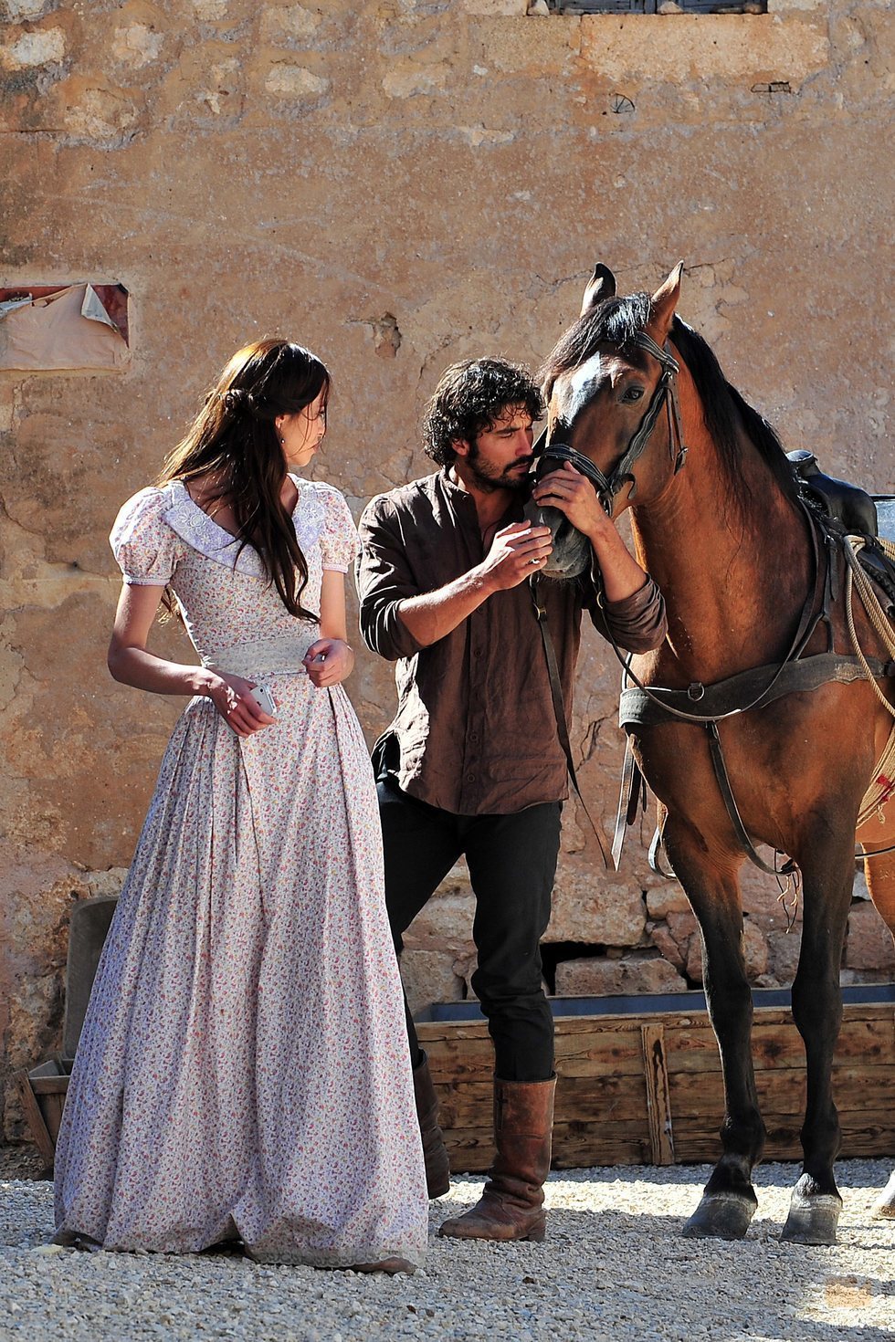 Álex García y Dafne Fernández en 'Tierra de Lobos'