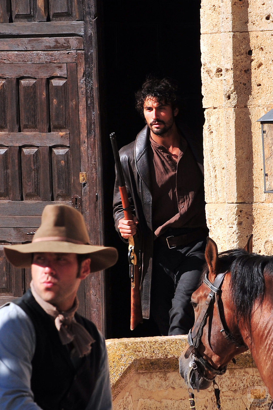 Álex García rueda la segunda temporada de 'Tierra de Lobos'