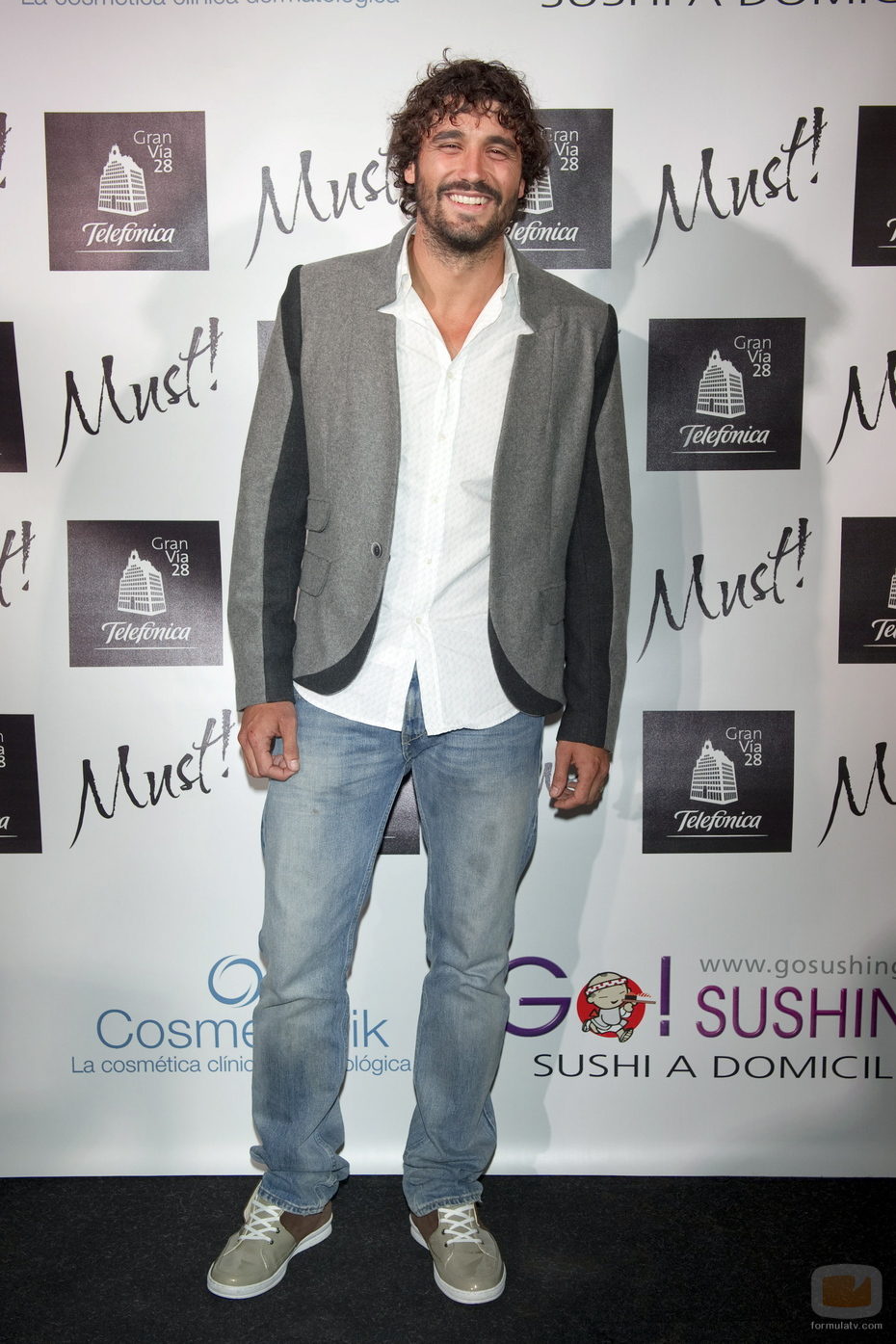 Álex García, de 'Tierra de Lobos', en los premios Must! 2011