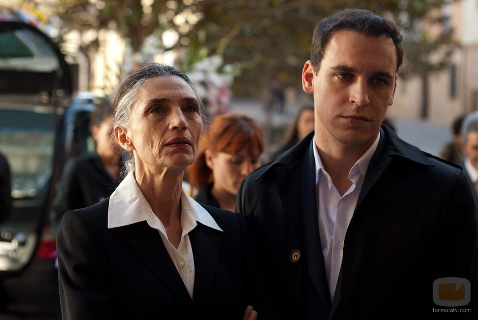 Sofía y Daniel Reverte en el funeral de Lorena en 'Gran reserva'