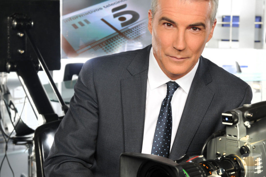 David Cantero presenta 'Informativos Telecinco'