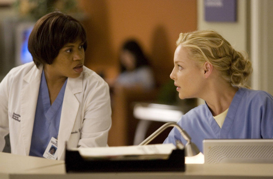 Izzie y la doctora Bailey en 'Anatomía de Grey'