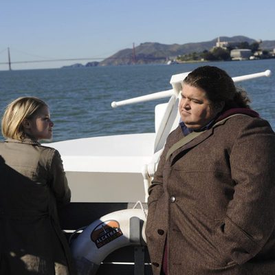 Sarah Jones y Jorge García en 'Alcatraz'