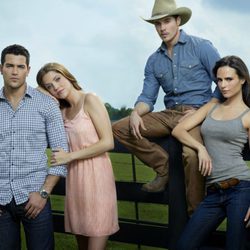 Jesse Metcalfe, Julie Gonzalo, Josh Henderson y Jordana Brewster en 'Dallas'