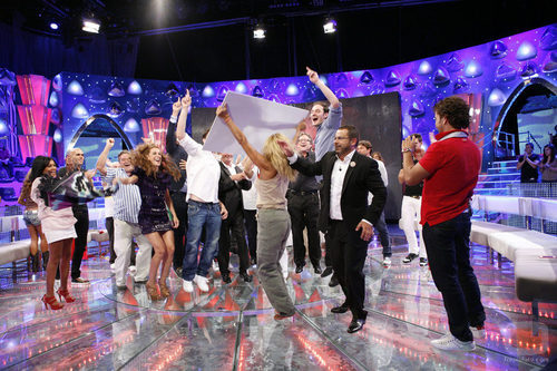 El público celebra la victoria de Rosa Benito