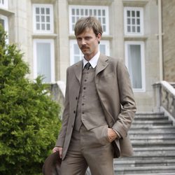 Eloy Azorín es Javier Alarcón en 'Gran Hotel'