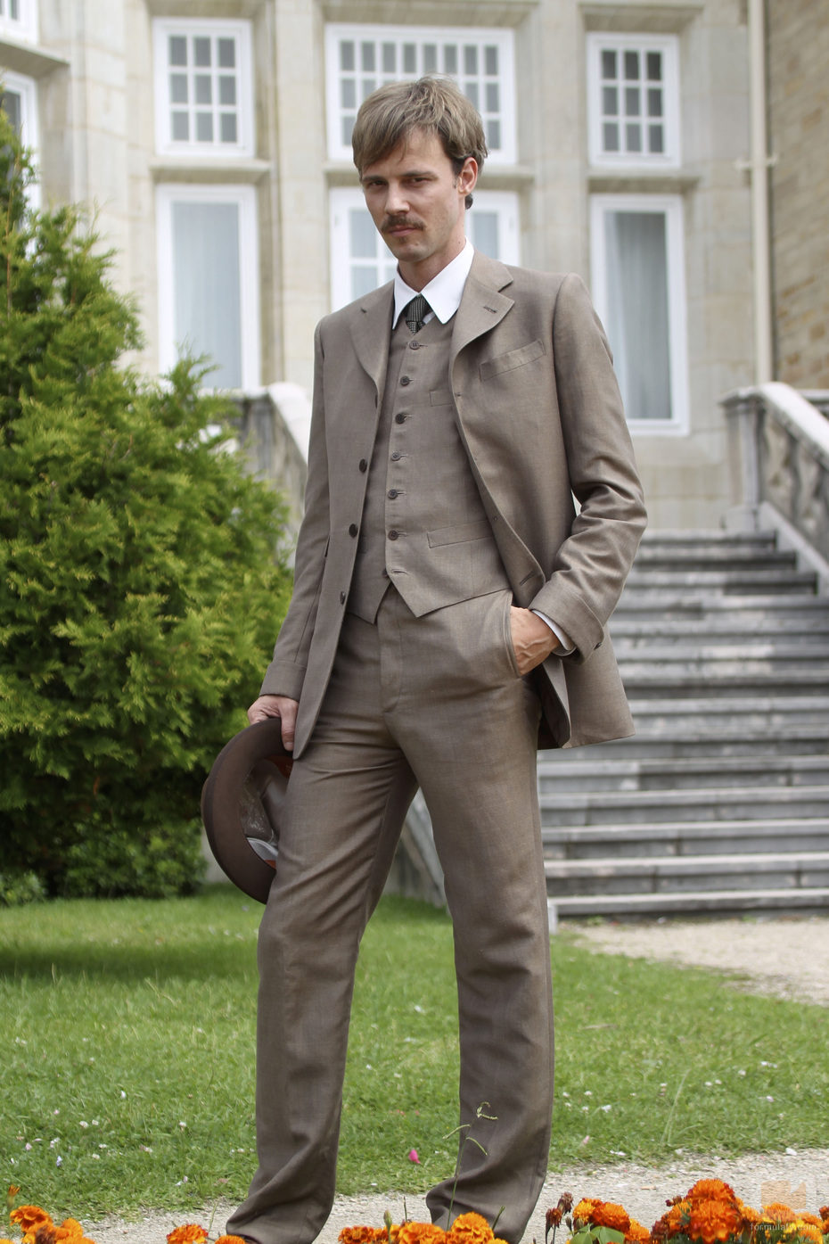 Eloy Azorín es Javier Alarcón en 'Gran Hotel'