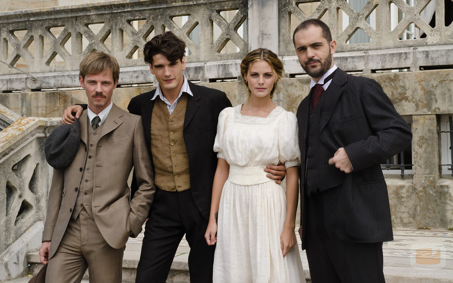 Eloy Azorín, Yon González, Amaia Salamanca y Pedro Alonso en 'Gran Hotel'