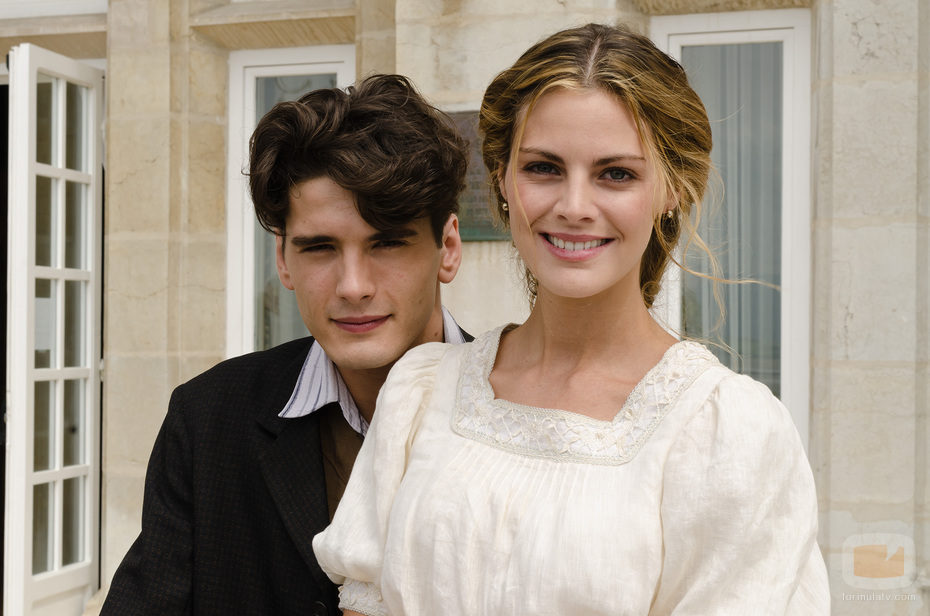 Yon González y Amaia Salamanca en el Palacio de la Magdalena en 'Gran Hotel'