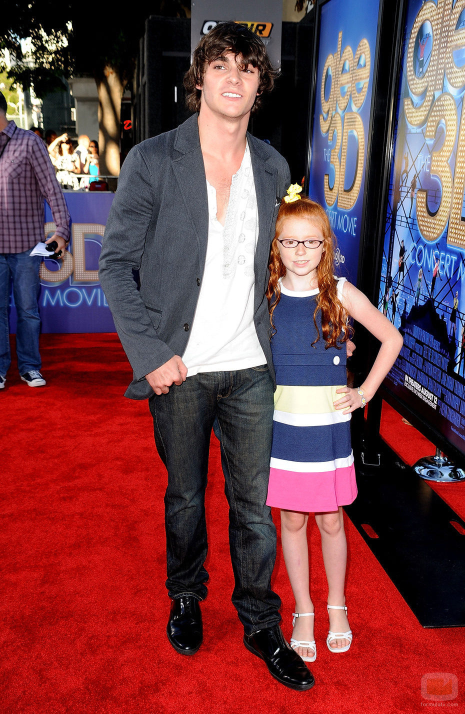 RJ Mitte y su hermana, Lacianne Carriere, en la première de 'Glee'