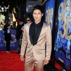 Harry Shum Jr. en la alfombra roja