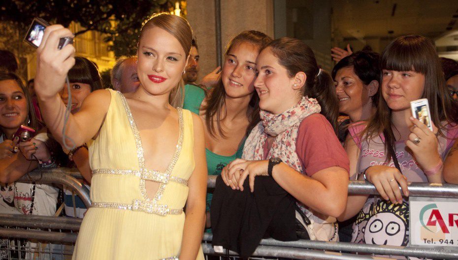 Esmeralda Moya, en la alfombra roja del FesTVal de Vitoria