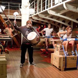 Los tripulantes de 'El Barco' en el comedor del Estrella Polar