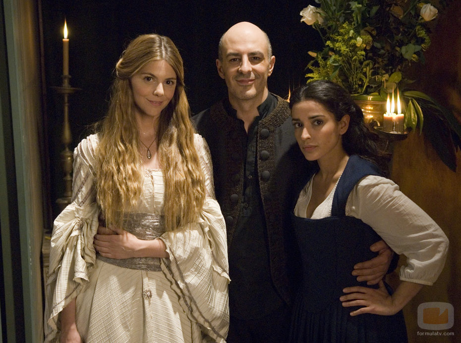 Manuela Velasco, Inma Cuesta y Roberto Álamo