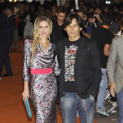 Vanessa Romero y Alberto Caballero en la alfombra naranja del FesTVal de Vitoria