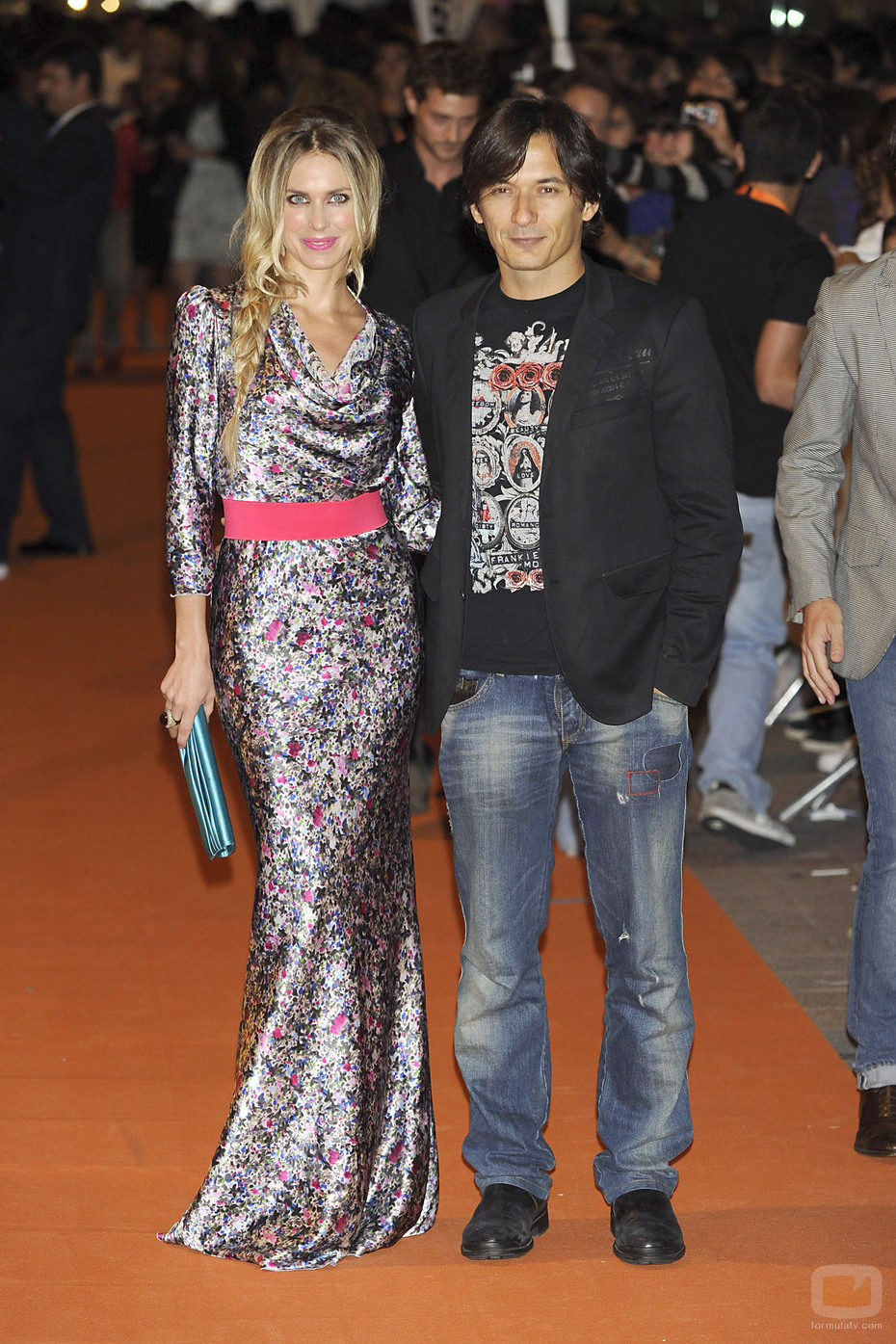 Vanessa Romero y Alberto Caballero en la alfombra naranja del FesTVal de Vitoria
