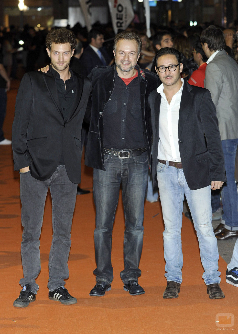 Peter Vives, Tristán Ulloa y Carlos Santos de 'El tiempo entre costuras' en el FesTVal de Vitoria