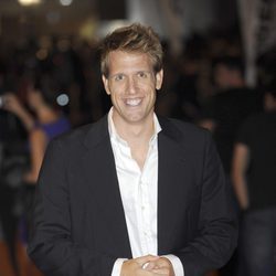 Óscar Martínez posa en la alfombra naranja del FesTVal de Vitoria