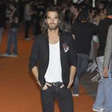 Alfonso Bassave de 'Hispania' posa en la alfombra naranja del FesTVal de Vitoria